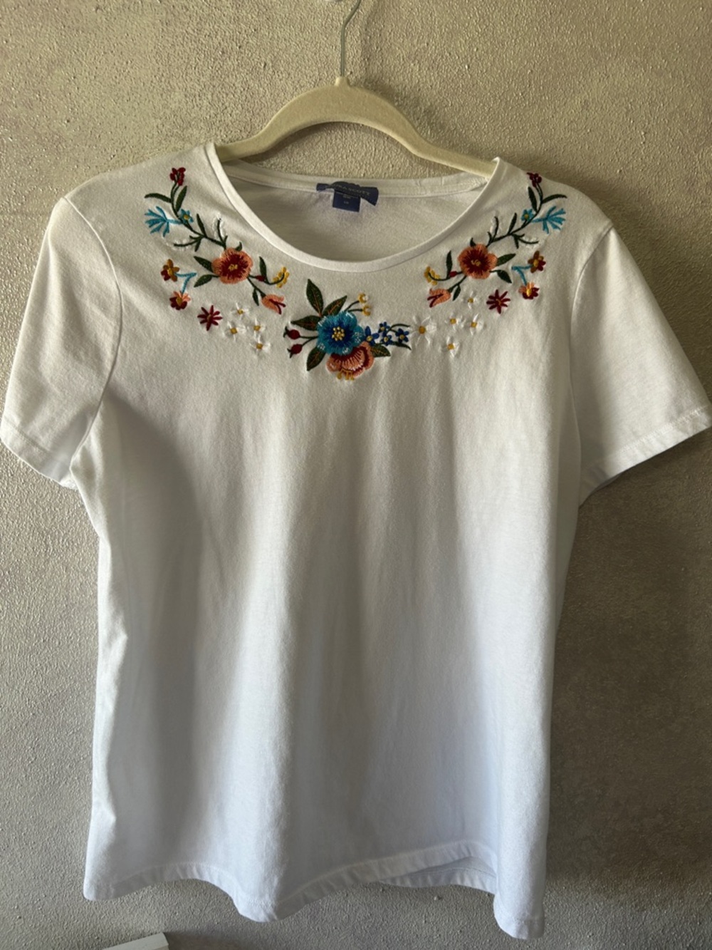 Laura Scott White Short Sleeve Tee with Multicolor Floral Embroidery